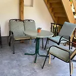 בית נופש Freistehendes In Mit Terrasse Und Garten By Interhome