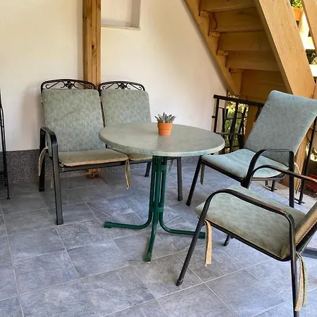 Prázdninový dům Freistehendes In Mit Terrasse Und Garten By Interhome